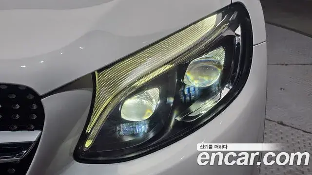 Mercedes-Benz GLC-Class 2019 — Şəkil 9/30
