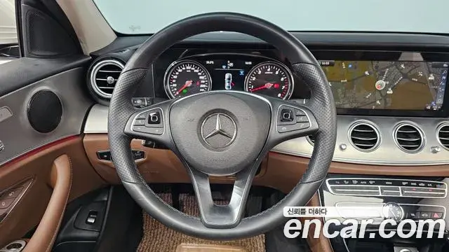 Mercedes-Benz E-Class 2018 — Фото 11/20