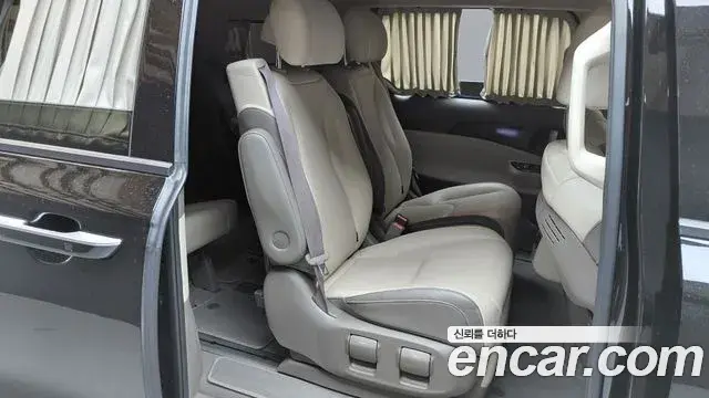 Kia Carnival 2022 — Şəkil 18/33