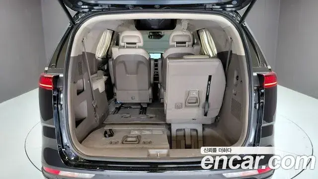 Kia Carnival 2022 — Şəkil 28/33