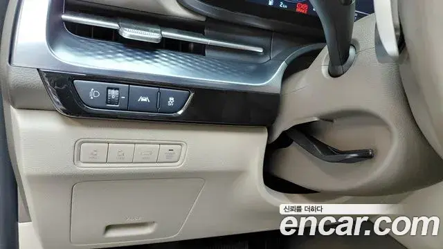 Kia Carnival 2022 — Şəkil 25/33