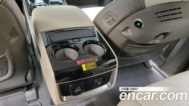 Kia Carnival 2022 — Şəkil 26/33