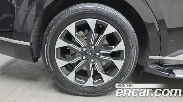 Kia Carnival 2023 — Фото 5/20