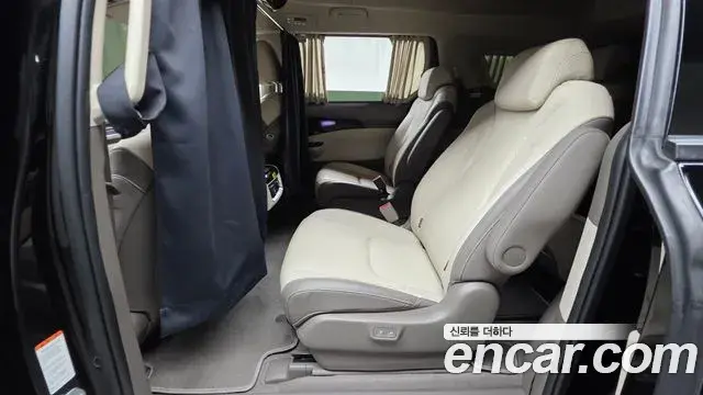 Kia Carnival 2023 — Фото 12/20