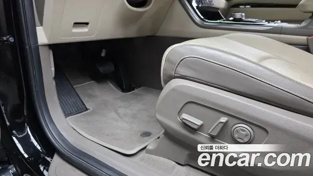 Kia Carnival 2023 — Фото 18/20