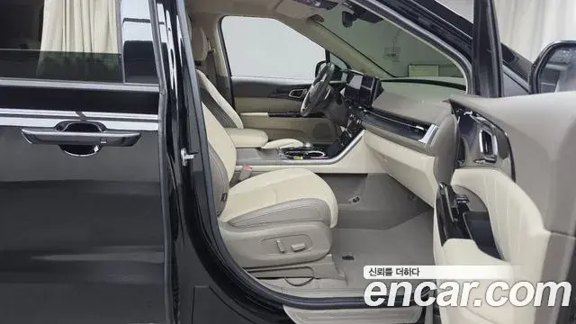 Kia Carnival 2023 — ფოტო 9/35