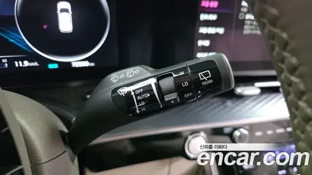 Kia Carnival 2023 — ფოტო 10/35