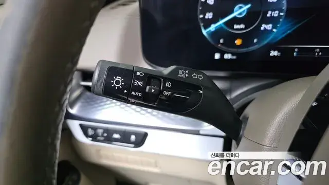 Kia Carnival 2023 — ფოტო 11/35