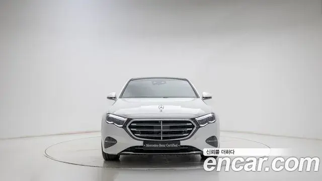Mercedes-Benz E-Class 2025 — Photo 5/19
