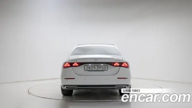 Mercedes-Benz E-Class 2025 — Photo 12/19