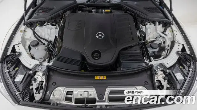 Mercedes-Benz E-Class 2025 — Photo 13/19