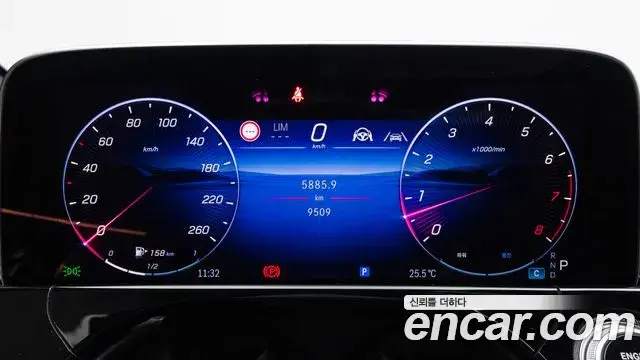 Mercedes-Benz E-Class 2025 — Photo 14/19
