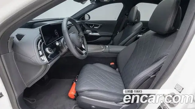 Mercedes-Benz E-Class 2025 — Photo 15/19