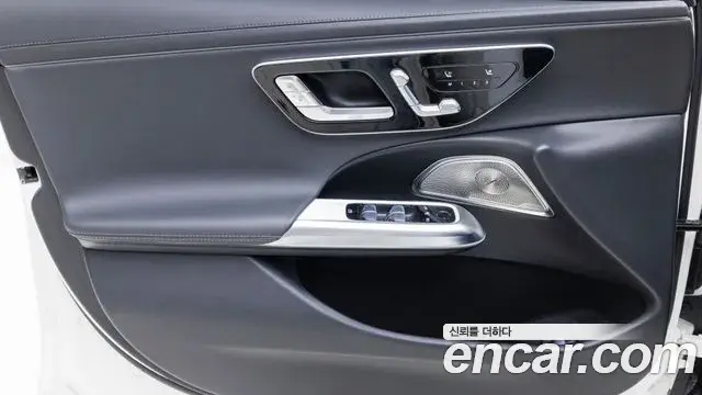 Mercedes-Benz E-Class 2025 — Photo 3/19