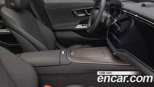 Mercedes-Benz E-Class 2025 — Photo 17/19