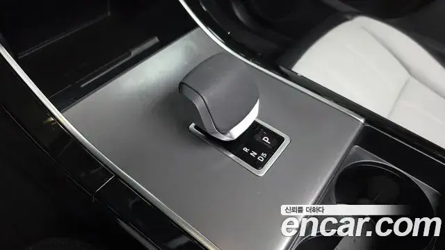 Land Rover Range Rover Evoque 2025 — Фото 9/20