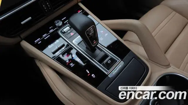 Porsche Cayenne 2019 — ფოტო 22/34