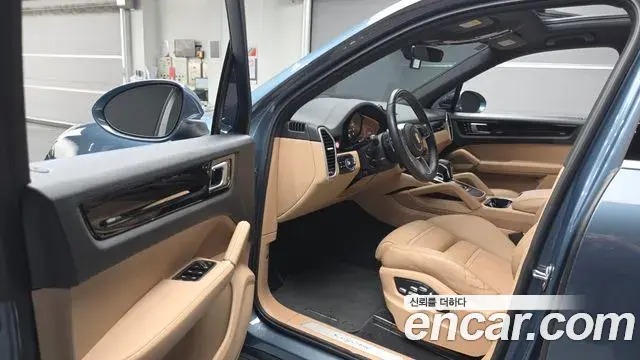 Porsche Cayenne 2019 — ფოტო 3/34