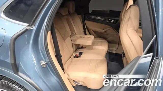 Porsche Cayenne 2019 — ფოტო 31/34