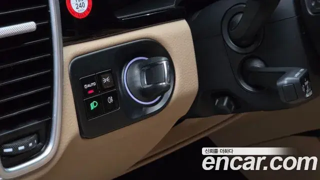 Porsche Cayenne 2019 — ფოტო 4/34
