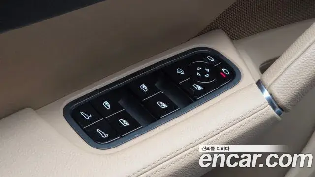 Porsche Cayenne 2019 — ფოტო 19/34