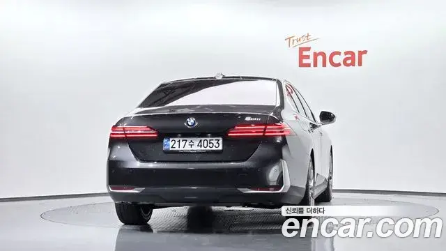 BMW 5 Series 2023 — Şəkil 1/32