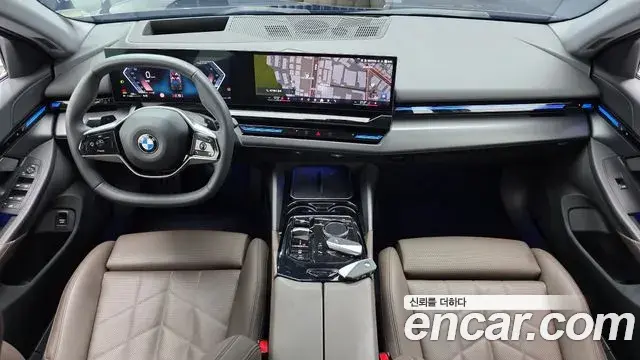 BMW 5 Series 2023 — Şəkil 29/32