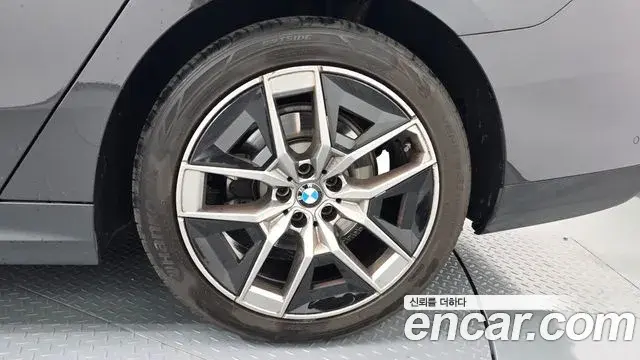 BMW 5 Series 2023 — Şəkil 10/32
