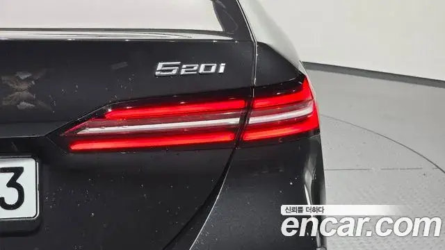 BMW 5 Series 2023 — Şəkil 17/32