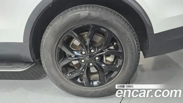 Land Rover Discovery 5 2019 — Photo 15/34