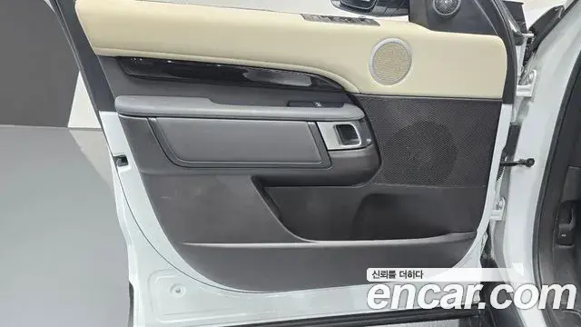 Land Rover Discovery 5 2019 — Photo 25/34