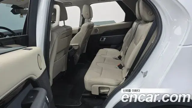 Land Rover Discovery 5 2019 — Photo 26/34