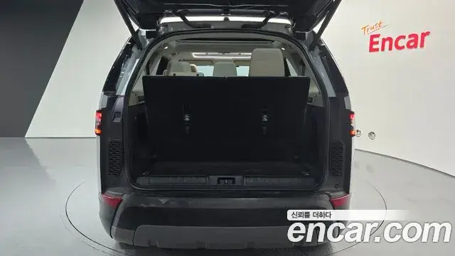 Land Rover Discovery 5 2019 — Photo 31/34