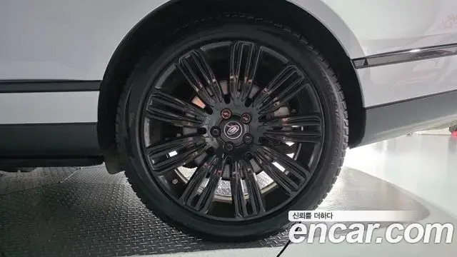 Land Rover Range Rover 2019 — ფოტო 15/20