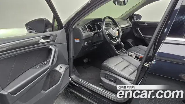 Volkswagen Tiguan 2019 — ფოტო 21/32