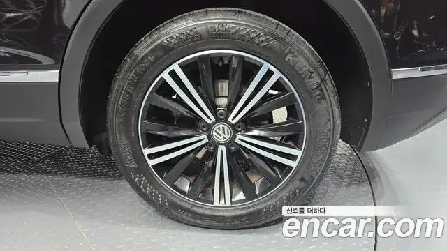 Volkswagen Tiguan 2019 — ფოტო 16/32