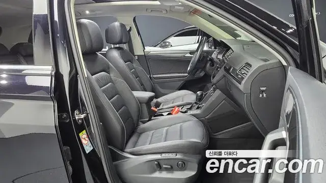 Volkswagen Tiguan 2019 — ფოტო 23/32