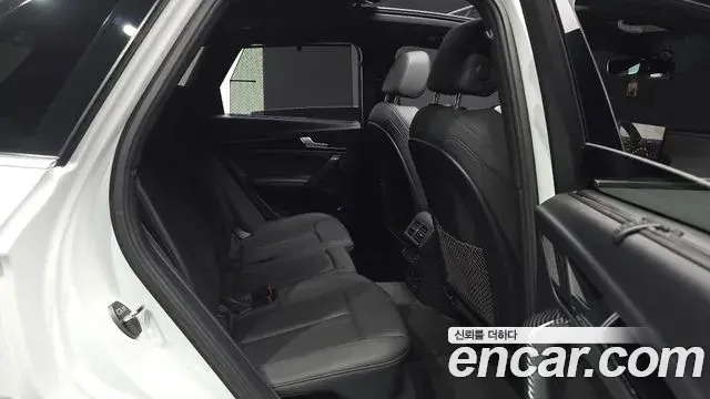 Audi Q5 2022 — Photo 19/35