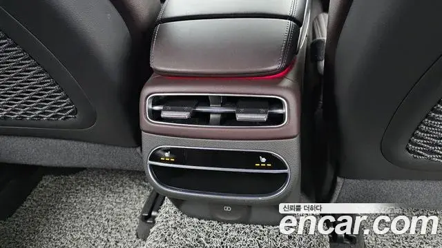 Genesis GV70 2021 — Photo 19/20