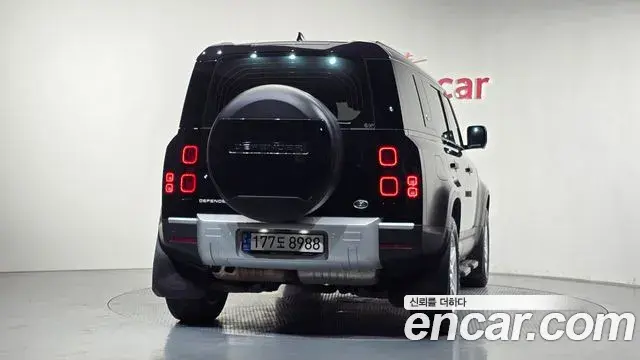 Land Rover Defender 2022 — ფოტო 26/35