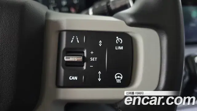 Land Rover Defender 2022 — ფოტო 19/35