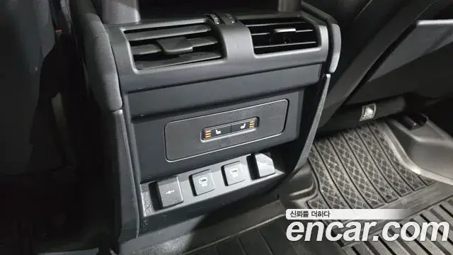Land Rover Defender 2022 — ფოტო 2/35