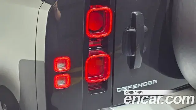 Land Rover Defender 2022 — ფოტო 3/35