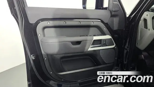 Land Rover Defender 2022 — ფოტო 21/35