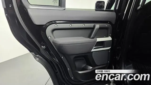 Land Rover Defender 2022 — ფოტო 8/35