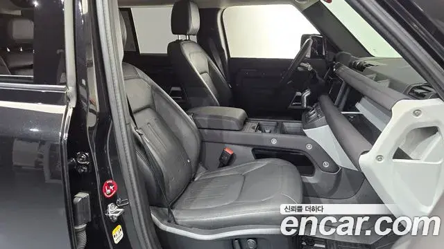 Land Rover Defender 2022 — ფოტო 13/35