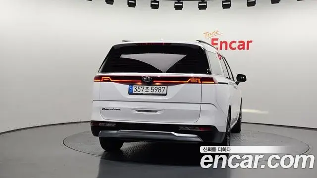 Kia Carnival 2021 — Фото 3/20