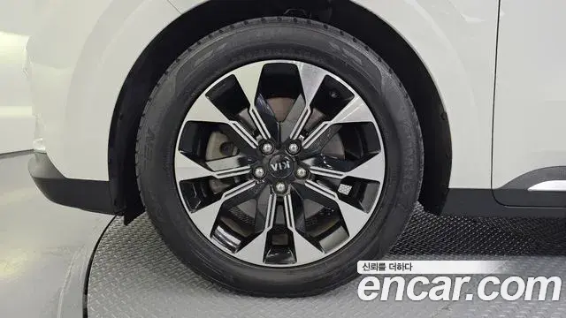 Kia Carnival 2021 — Фото 4/20
