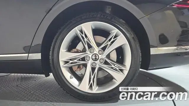 Genesis G90 2023 — Şəkil 37/40