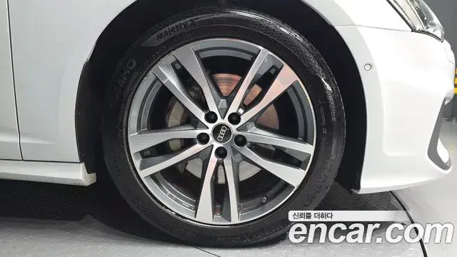 Audi A6 2021 — ფოტო 33/34